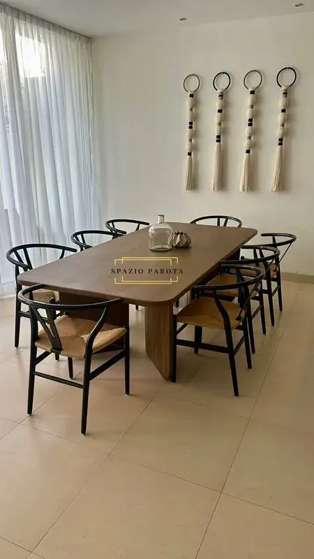 Mesa de comedor de parota con sillas de diseño