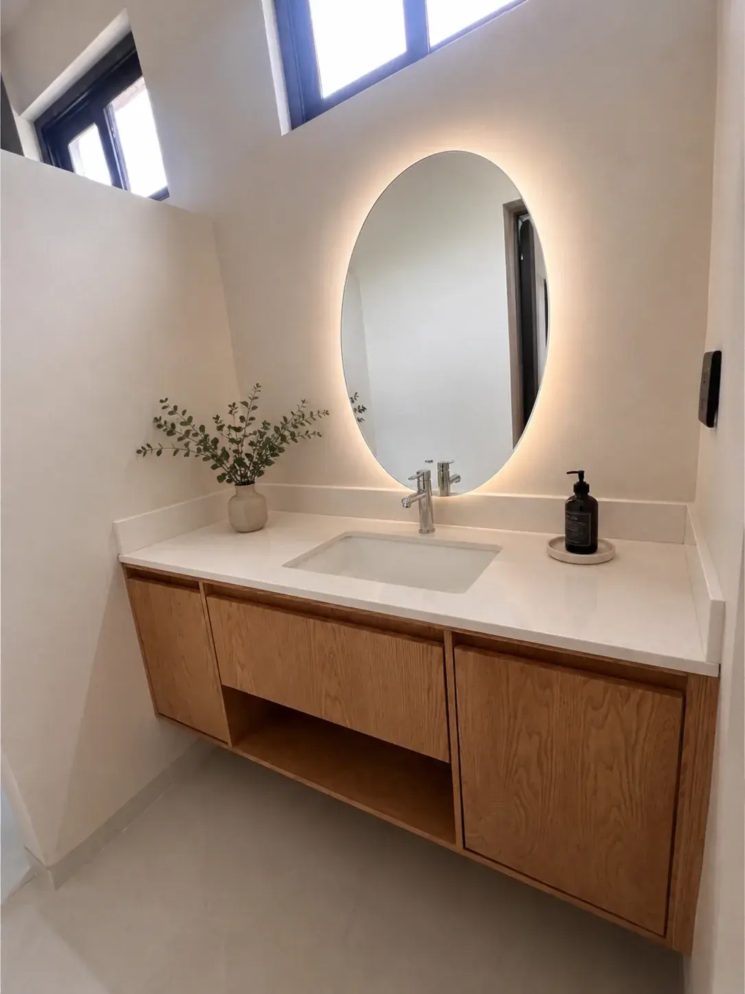 Mueble de baño a medida en madera de parota